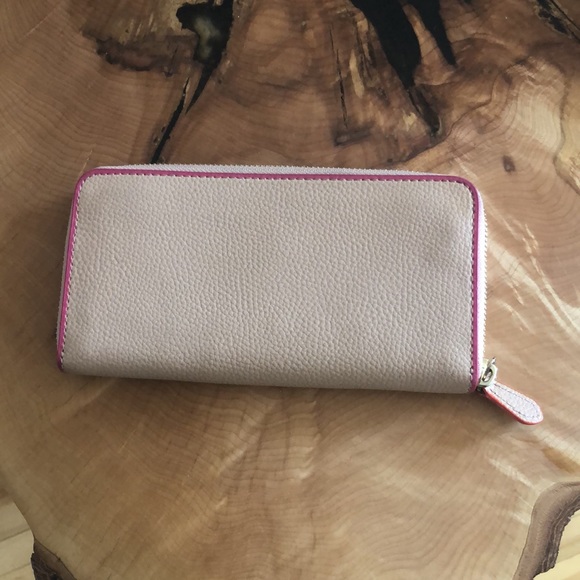 Beautiful Coach Wallet - Picture 2 of 6